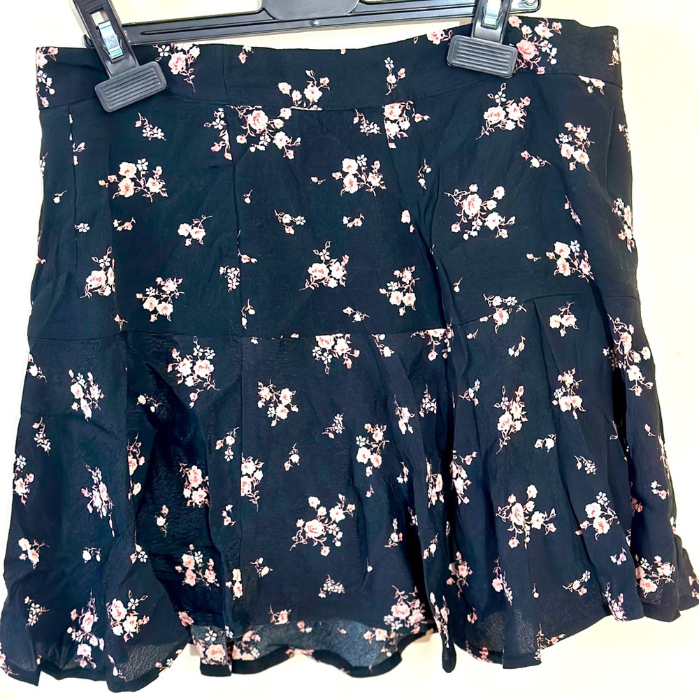 Floral print skort Size L